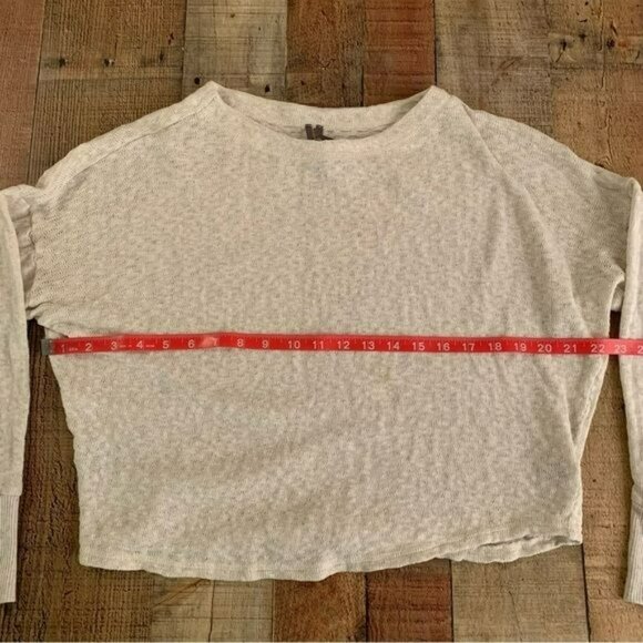 Anthropologie womens oversized long sleeve heathered light gray knit top -M - Picture 7 of 9